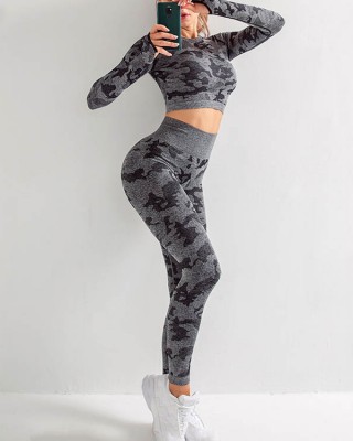 Costum Sport Fitness Camuflaj Colanti si Bluza Crop cu Maneca Lunga Gri cu Negru  SFIT006 Costum Sport Fitness Camuflaj Colanti si Bluza Crop cu Maneca Lunga Gri cu Negru  SFIT006