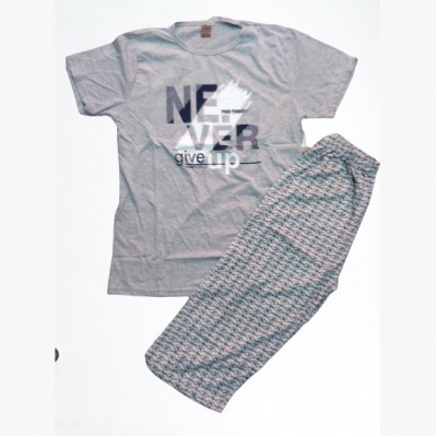 Pijama barbati gri din 2 piese tricou cu imprimeu si pantaloni trei sferturi PJB09