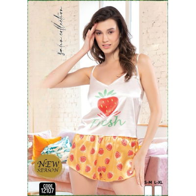 Pijama dama din satin lejera cu print capsuni maiou alb si pantaloni scurti galbeni PJD115 Pijama dama din satin lejera cu print capsuni maiou alb si pantaloni scurti galbeni PJD115