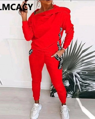 Trening Dama Fashion rosu cu hanorac cu umar gol si pantaloni cu buzunare TND06 Trening Dama Fashion rosu cu hanorac cu umar gol si pantaloni cu buzunare TND06