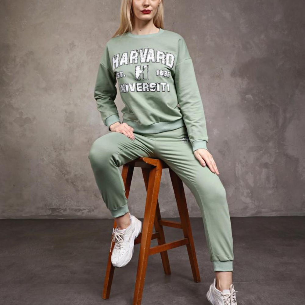 Trening Dama sport casual verde fistic compus din bluza scurta si pantaloni de trening cu talie inalta TND072 Trening Dama sport casual verde fistic compus din bluza scurta si pantaloni de trening cu talie inalta TND072